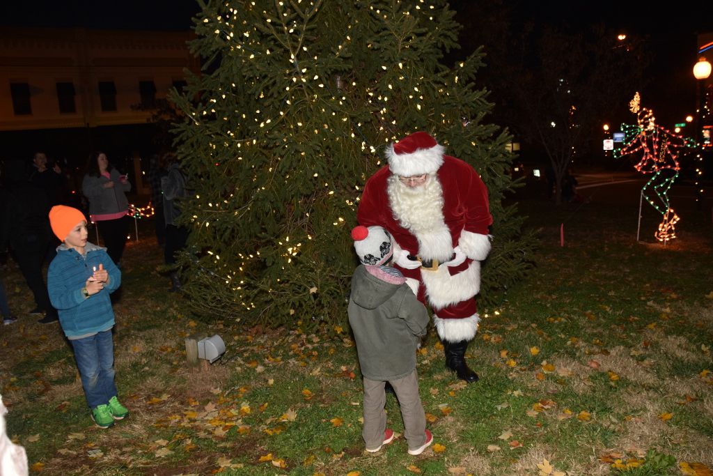 tree lighting 11-2019 304 (1024x683).jpg